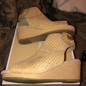 Michael Kors size 2 Kids shoe